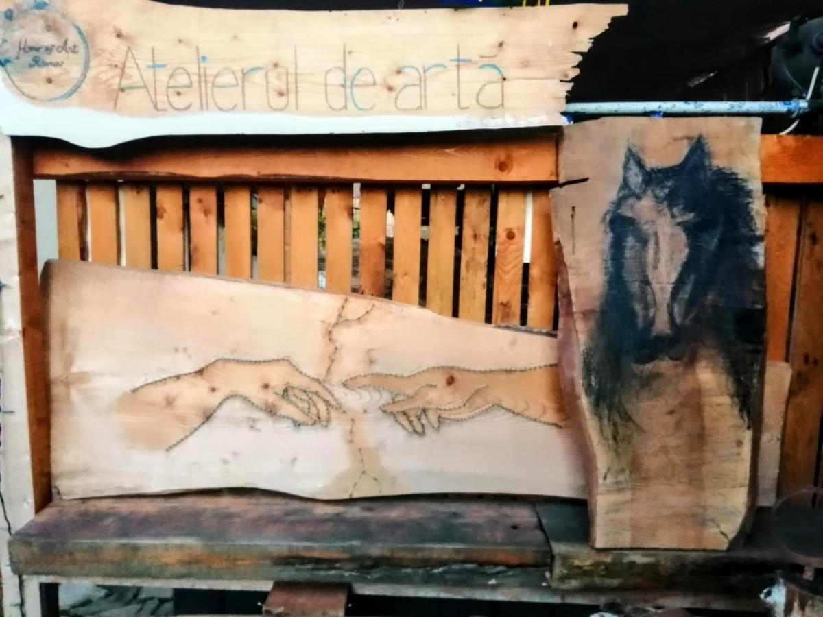 Home Of Art Rasnov Exterior foto