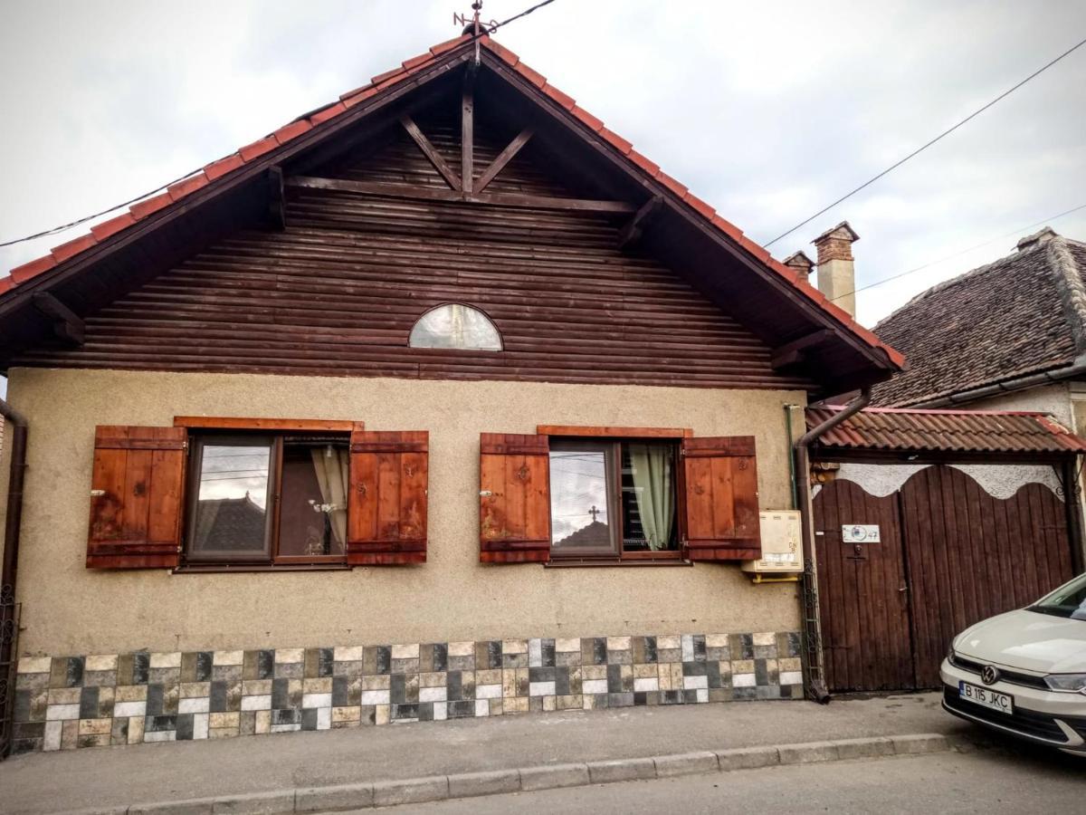 Home Of Art Rasnov Exterior foto